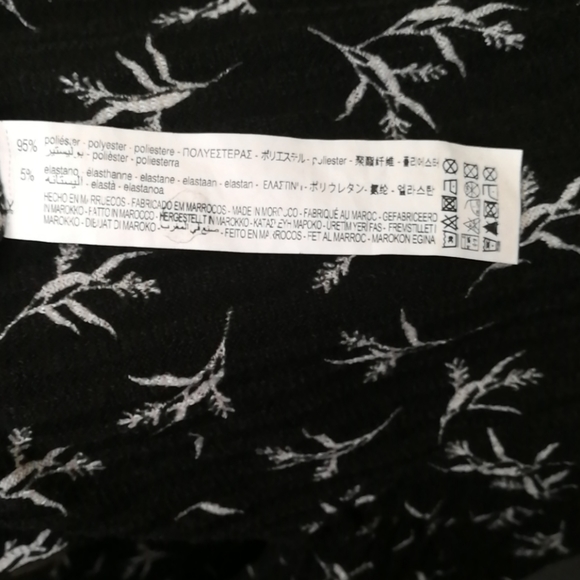 *Zara* 4x4 rib stretch fabric.Ruffle neck dress. - Picture 3 of 4